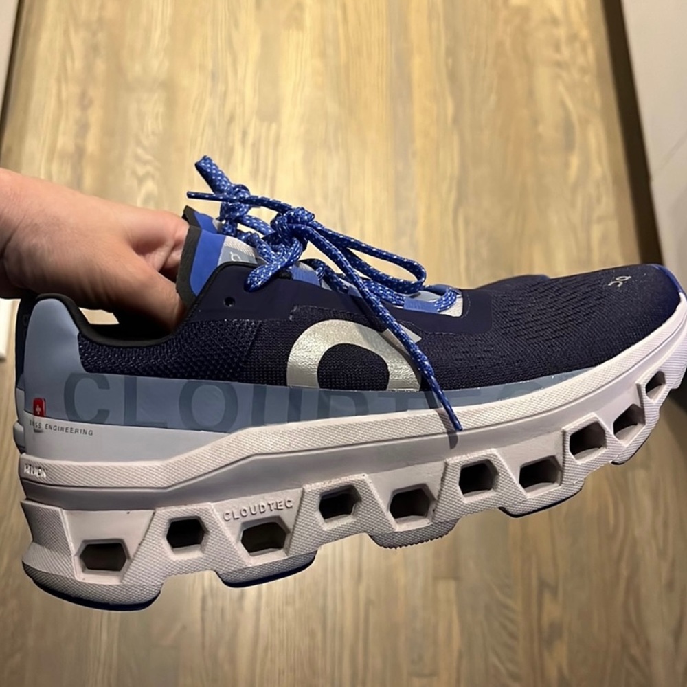 On Running Cloudmonster Women’s Size 8